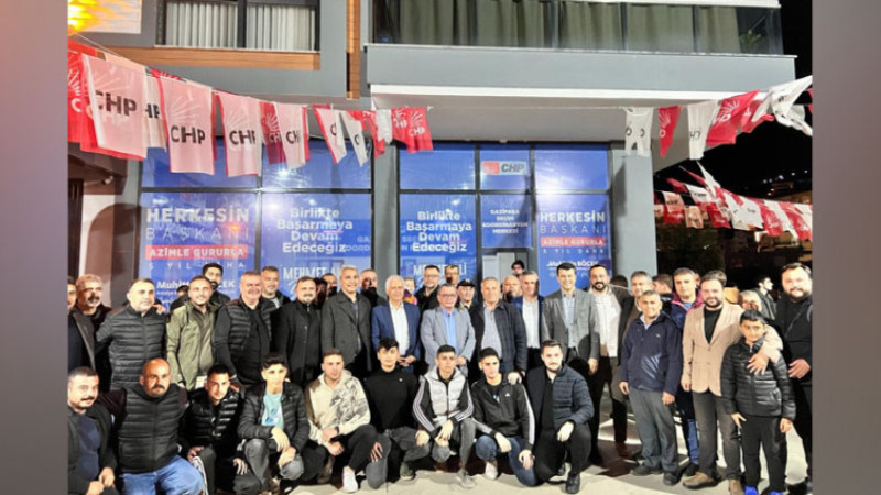 CHP’Lİ GENÇLİK’TEN KALABALIK TOPLANTI 