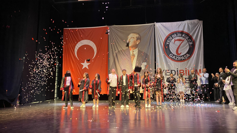 Yedibilim Koleji'nden Görkemli Mezuniyet Töreni