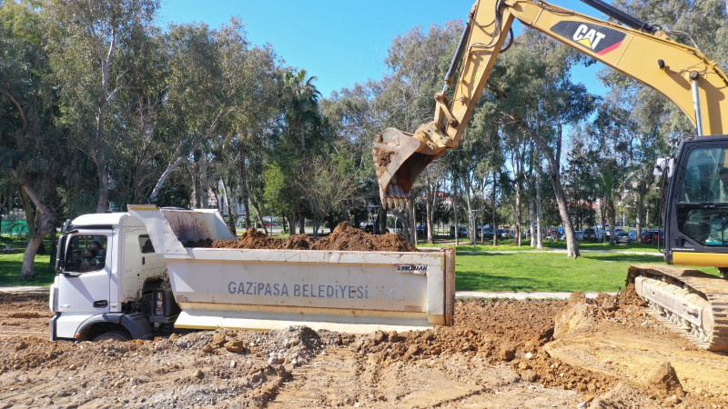ATATÜRK PARKI YENİLENİYOR