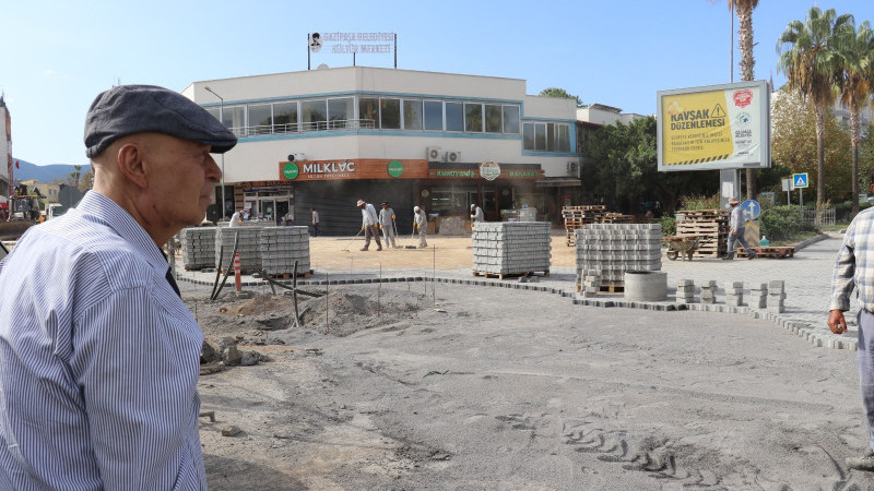 GAZİPAŞA BELEDİYESİ ŞEHİR MERKEZİNDE ÜSTYAPI ÇALIŞMALARINA DEVAM EDİYOR