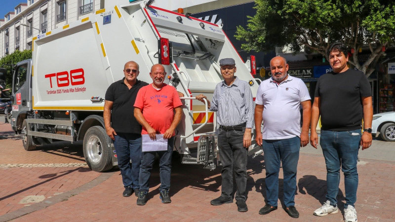 Belediye’ye yeni çöp kamyonu