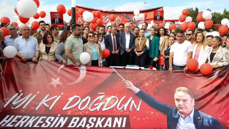 ‘İYİ Kİ DOĞDUN HERKESİN BAŞKANI’