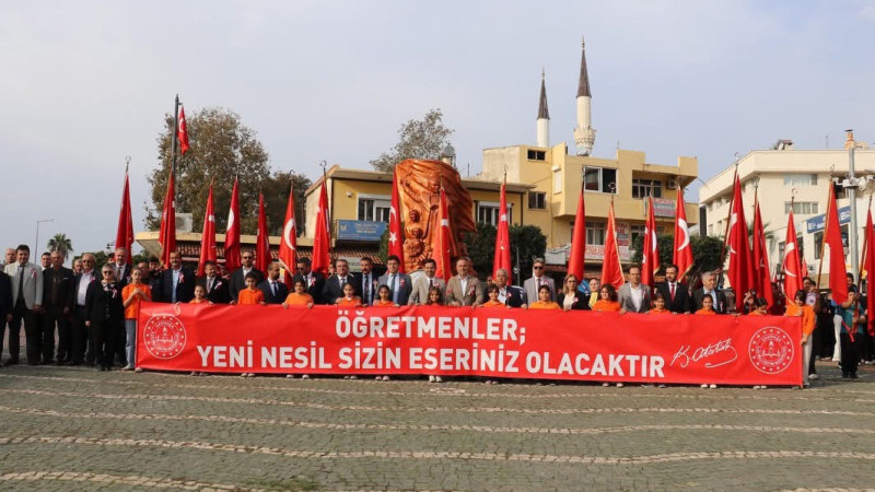 ÖĞRETMENLERİN GÜNÜ COŞKUYLA KUTLANDI