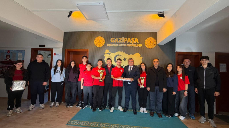 Yetkin’den şampiyon öğrencilere tebrik