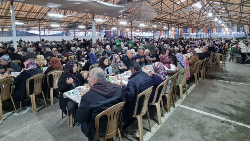 AK PARTİ’NİN GÖNÜL SOFRASI BİNLERİ AĞIRLADI